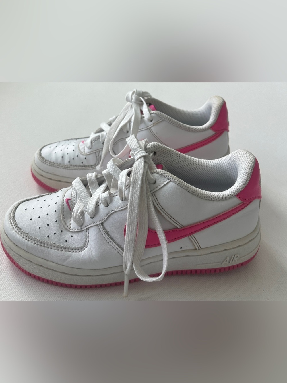 Nike girl’s White Sneakers with Pink Swoosh and Pink Outsoles. Size 2Y.